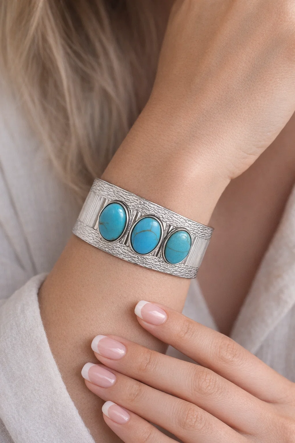 Vintage Ατσάλινη Χειροπέδα "Triple Turquoise Cabochon"